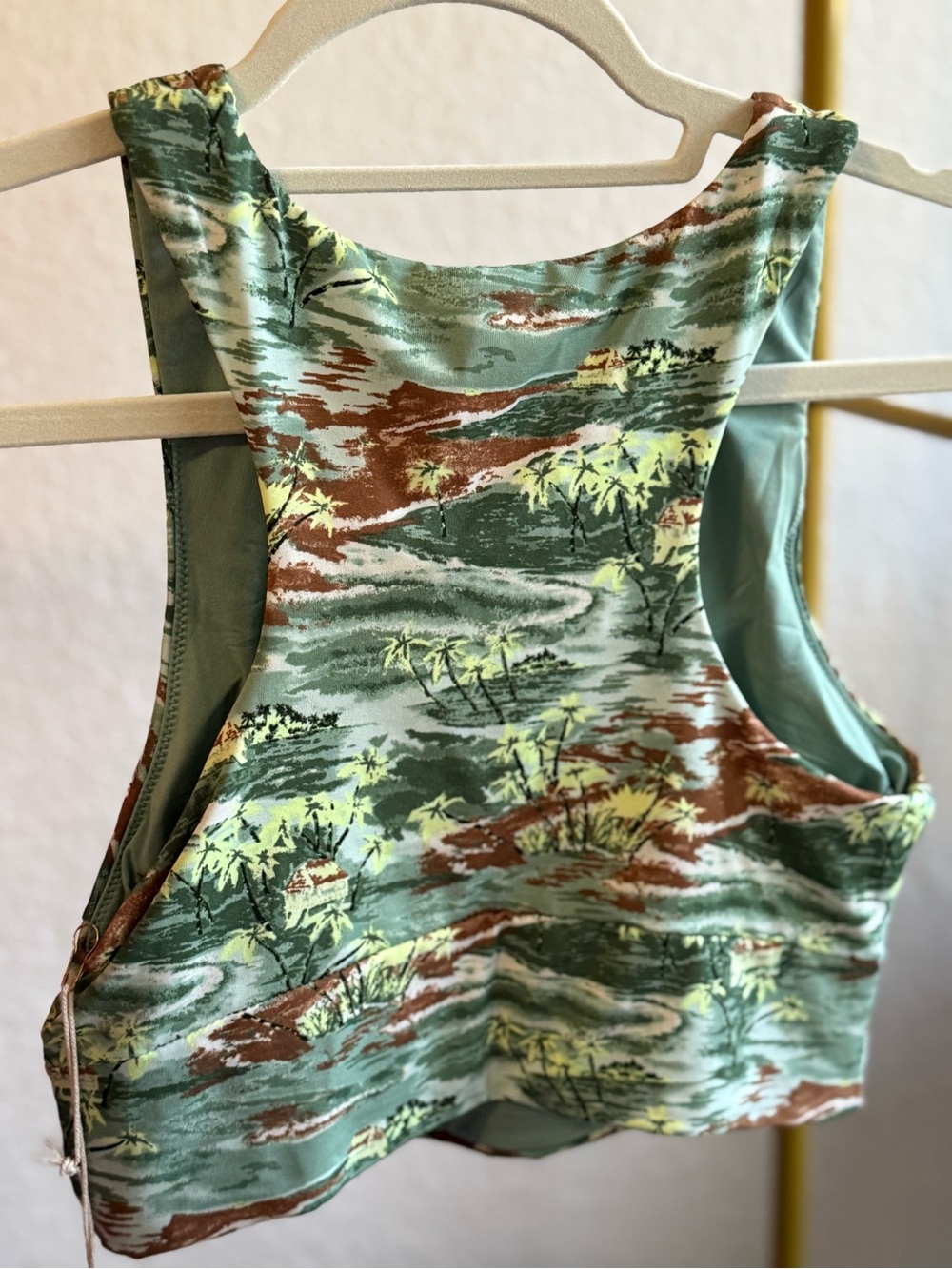 Carve designs TOFINO TOP
High Support V-neck Longline NWT - Picture 8 of 9
